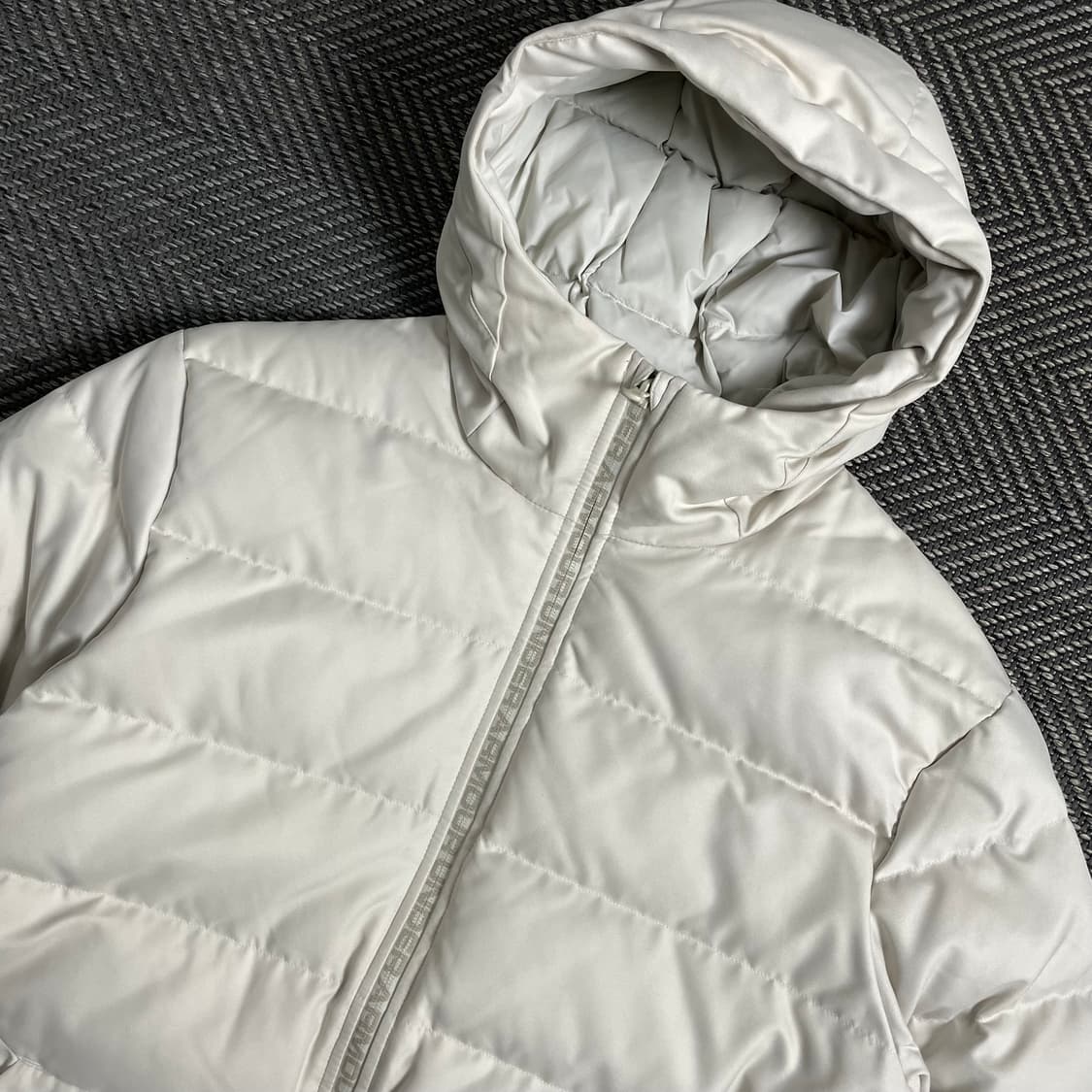 언더아머 사이드 패치 로고 덕 다운 패딩 점퍼 아이보리 o 4312 상품이미지4