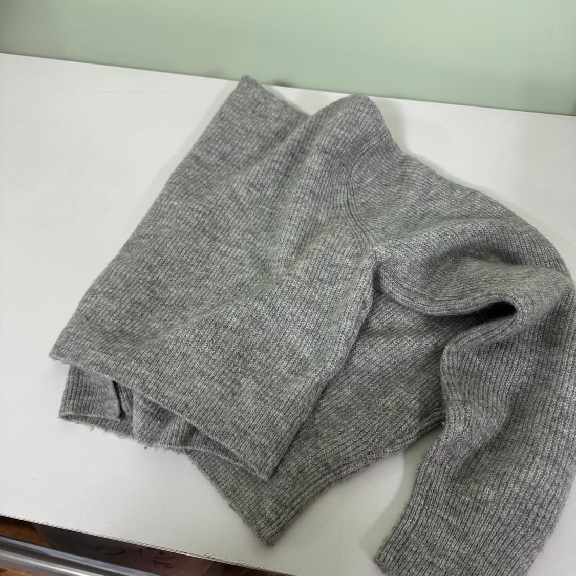 우먼FREE H&M 그레이 오버핏 크롭니트 상품이미지4