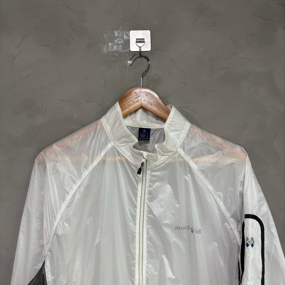 몽벨 바람막이 화이트 그레이 상품이미지2