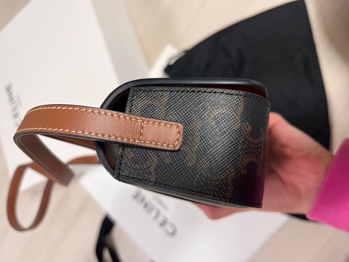 셀린느 클러치 온 스트랩 타부백 상품이미지6