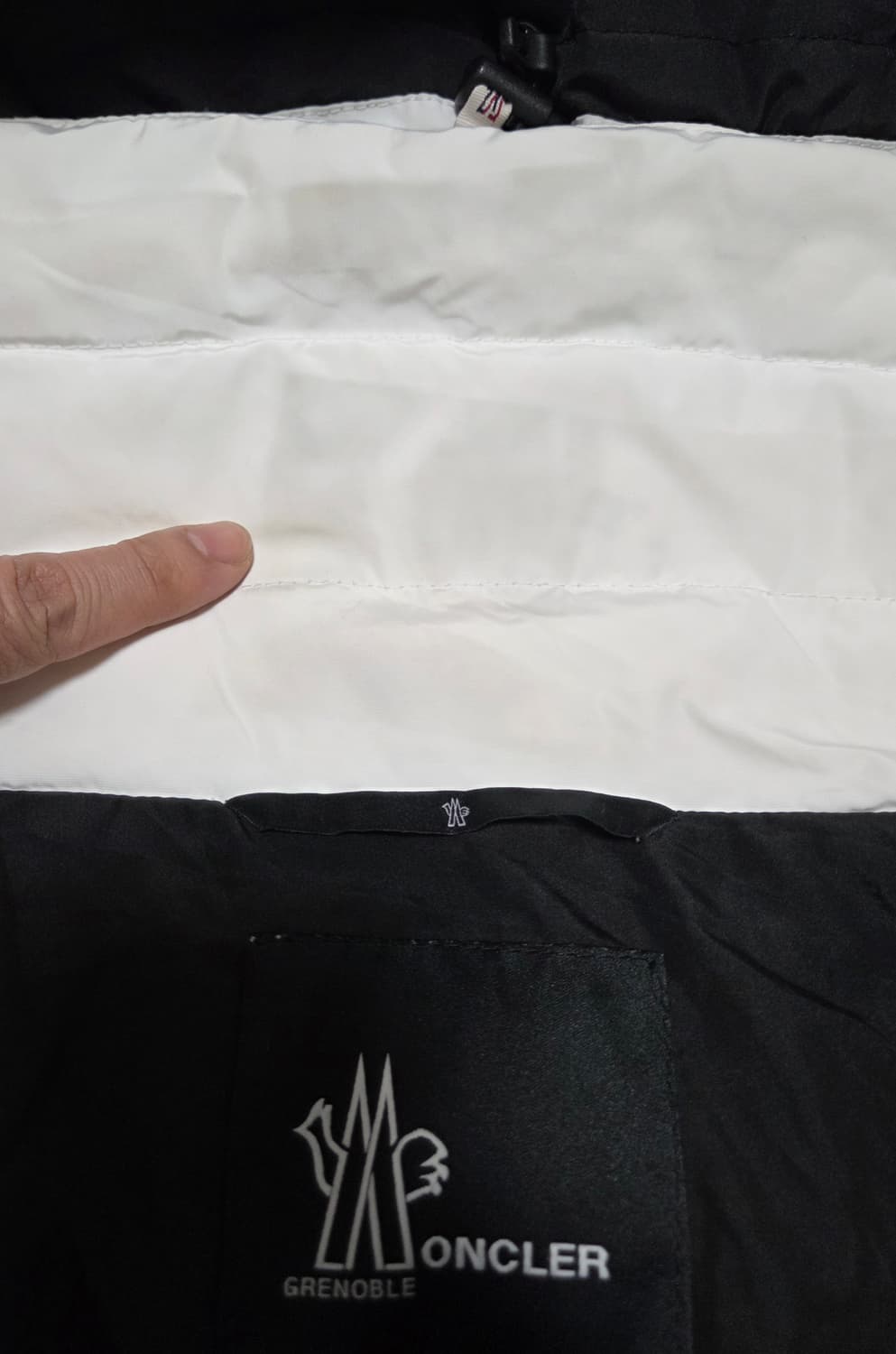 몽클레어 가이안 쇼트 다운 자켓 상품이미지7