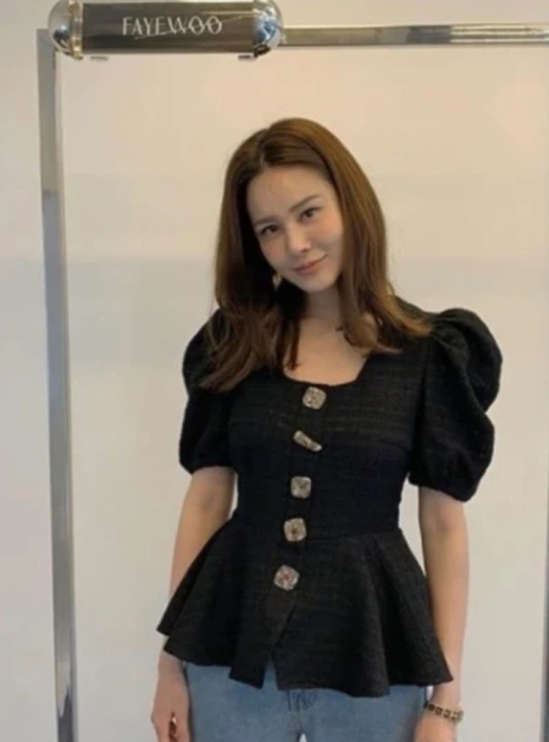 페이우 X 아이비 콜라보 쉘 블라우스 블랙 상품이미지1
