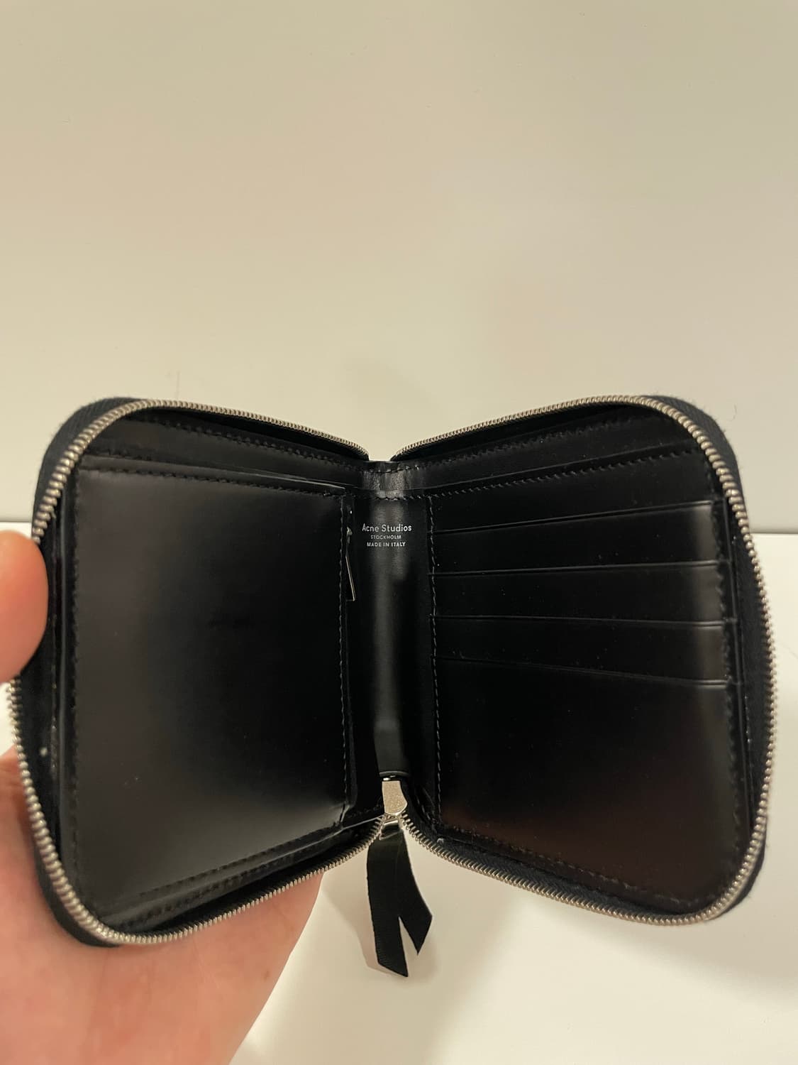아크네스튜디오 지퍼 반지갑 블랙 판매 상품이미지3
