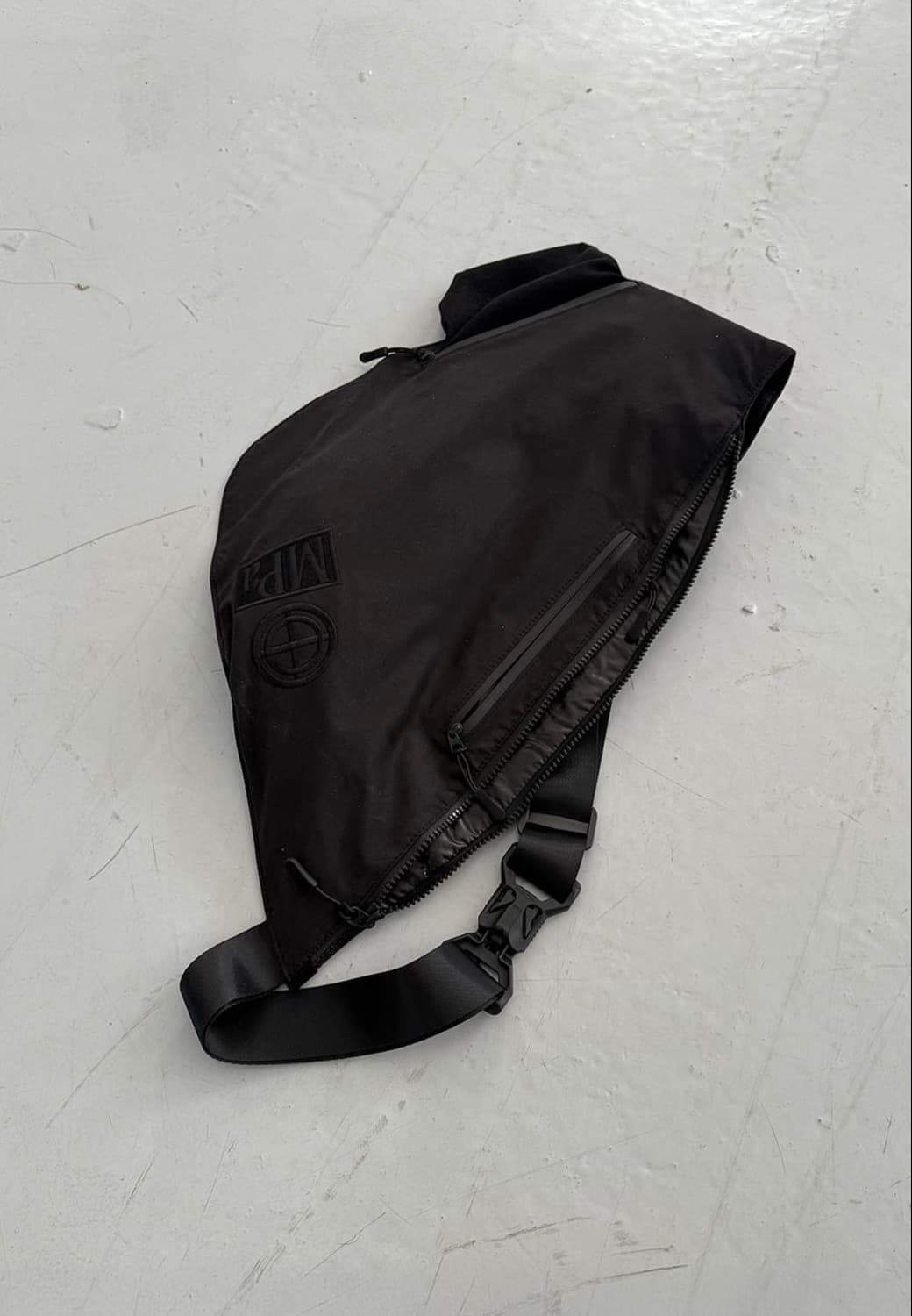 플라스틱 프러덕트 유틸리티 슬링백 블랙 상품이미지2