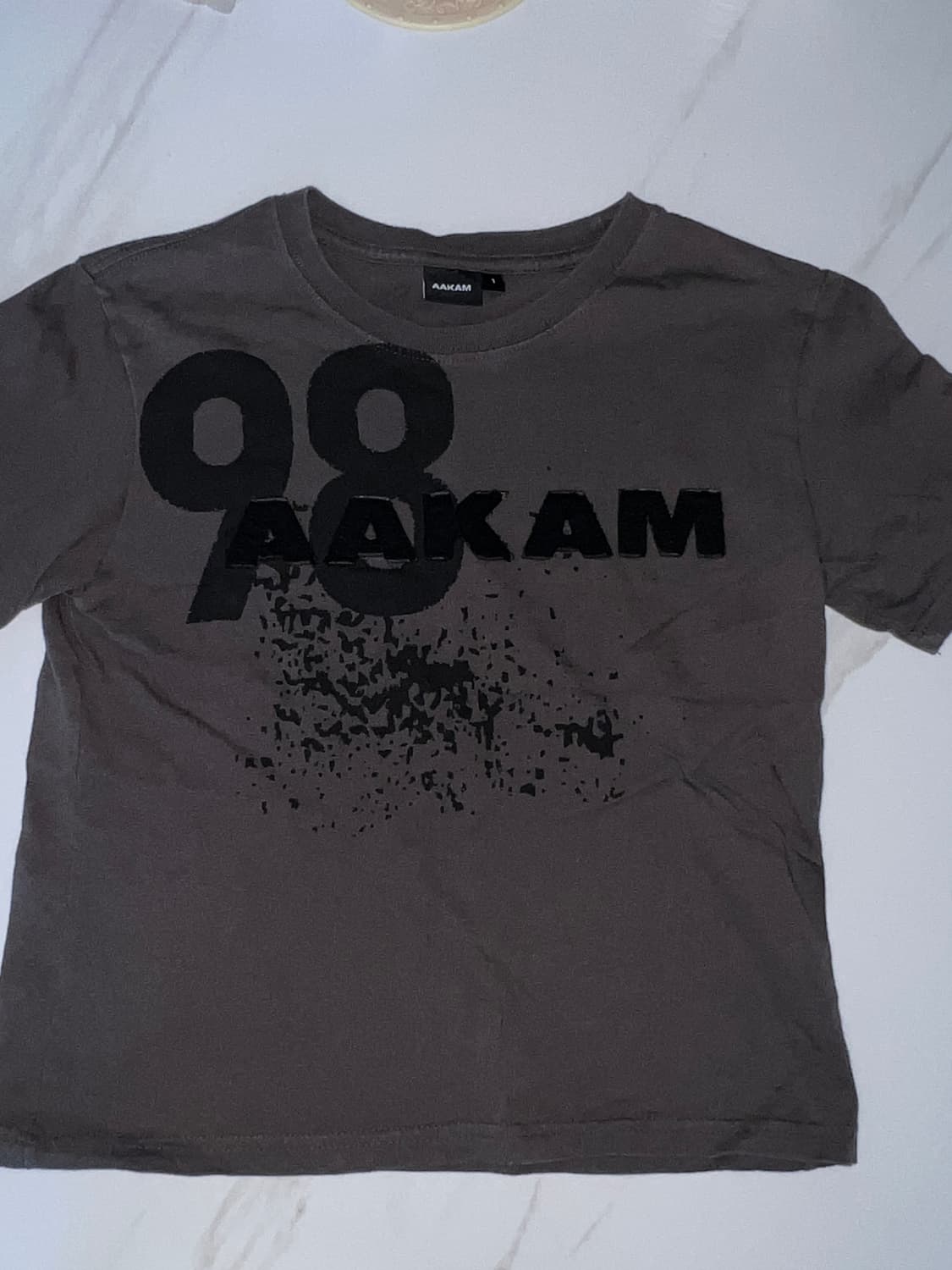 아캄 98 차콜 반팔티 상품이미지2