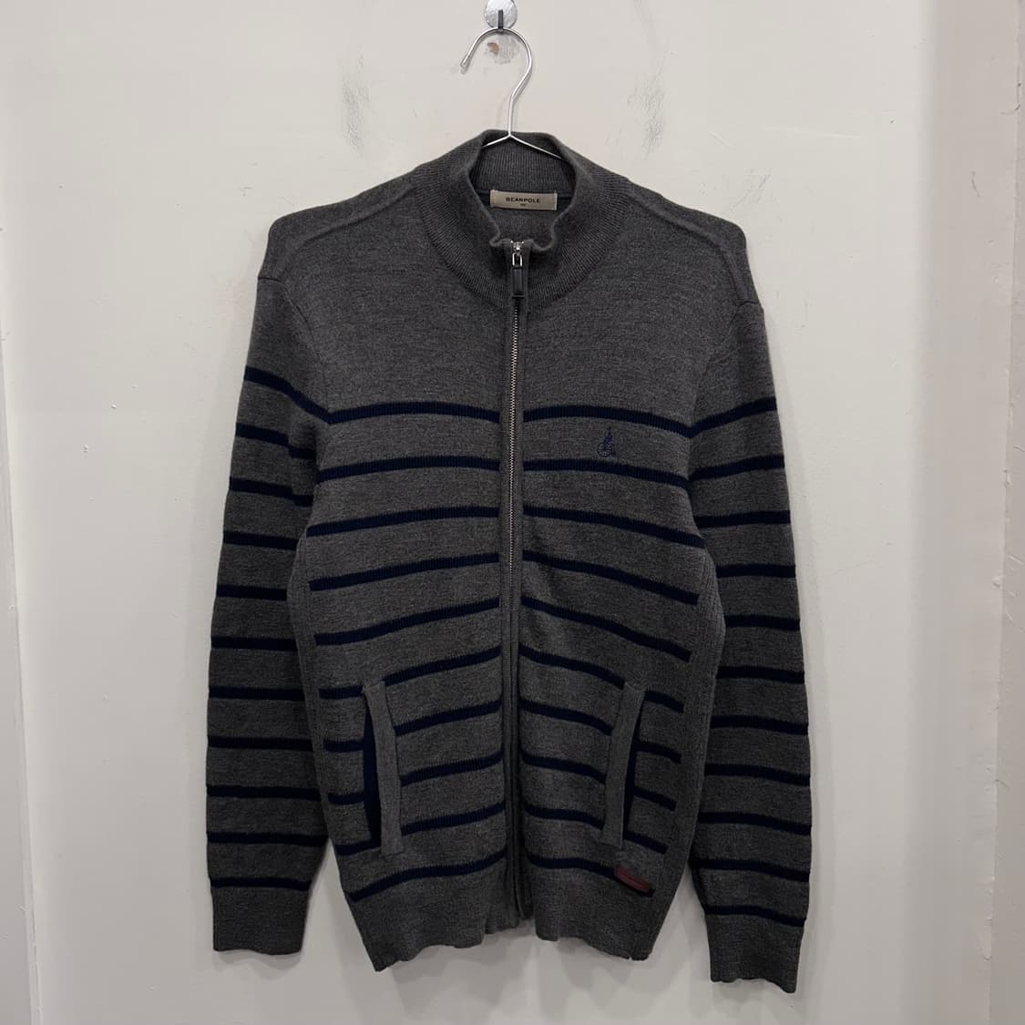 빈폴 스몰로고 스트라이프 하이넥 슬림 니트집업 상품이미지2