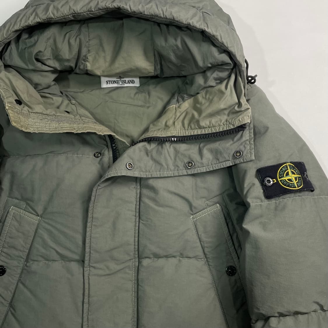 스톤아일랜드 카키 코튼/나일론 립스탑 다운 패딩 상품이미지3