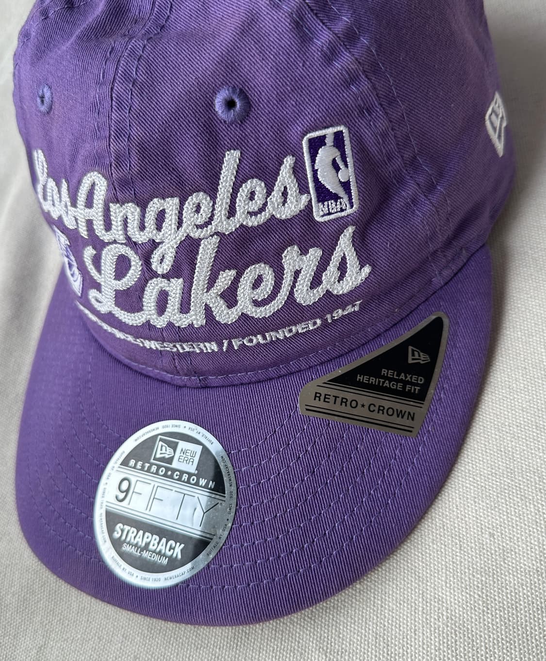뉴에라 LA 레이커스 9FIFTY 레트로 크라운 스트랩백 퍼플 S/M 상품이미지4