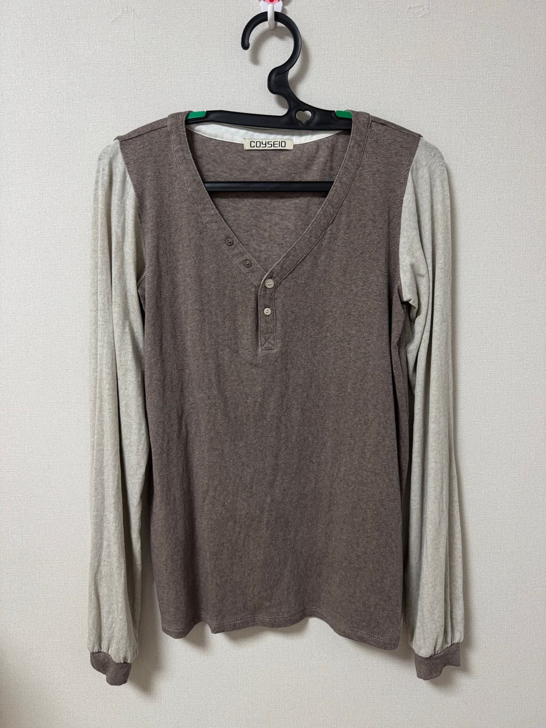 코이세이오 COYSEIO 스너그 버튼 롱슬리브 브라운 상품이미지3