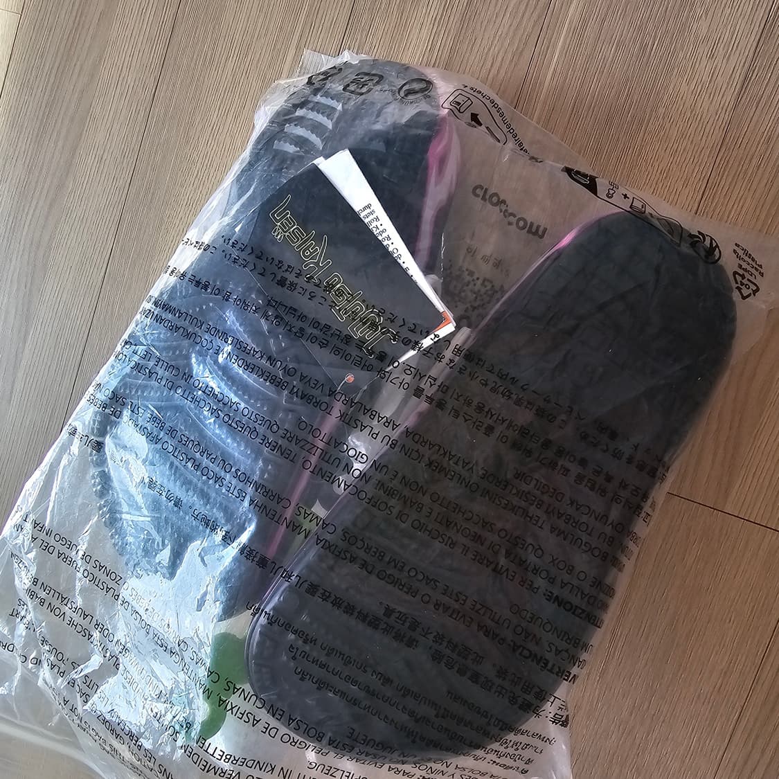 예약.250 새제품) 크록스 x 주술회전 클래식 클로그 블랙 208874 상품이미지7