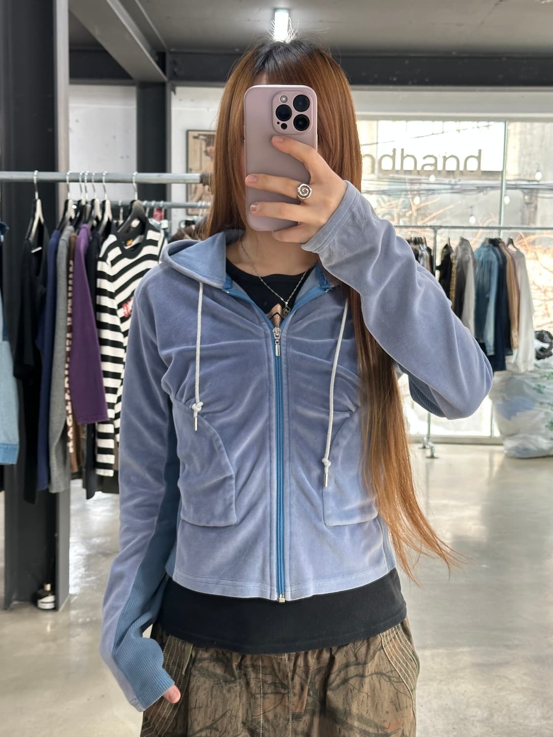 쥬시꾸뛰르 벨루어 셔링리브드 백로고 후드집업 상품이미지3