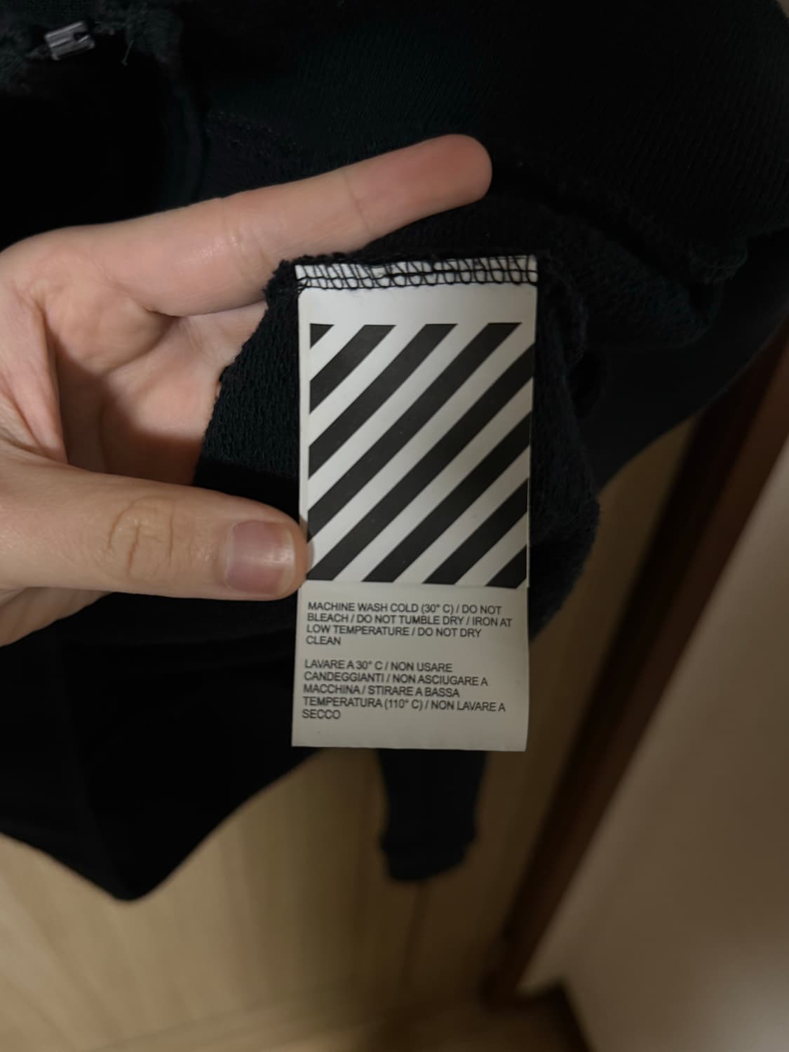 오프화이트 유화 후드집업 블랙  상품이미지8