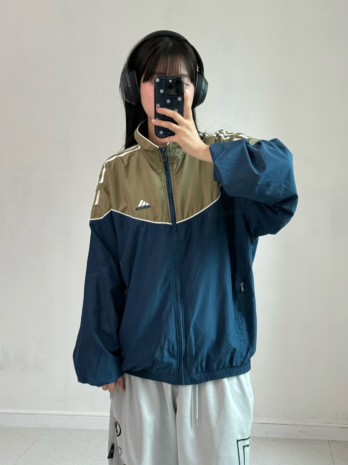 아디다스 올드스쿨 카키 바람막이 상품이미지1