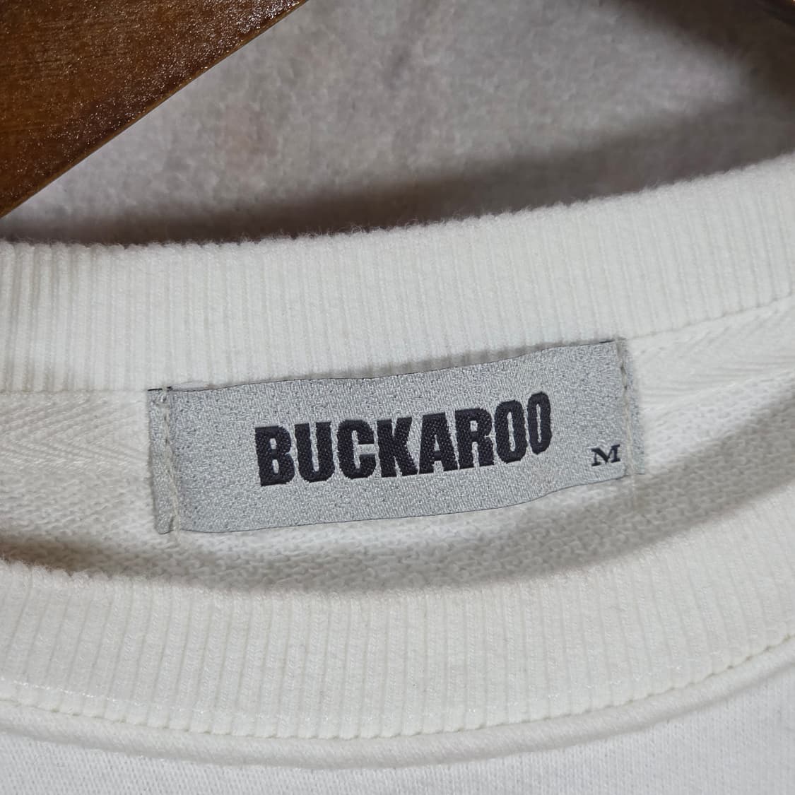 버커루 화이트 맨투맨 상품이미지7