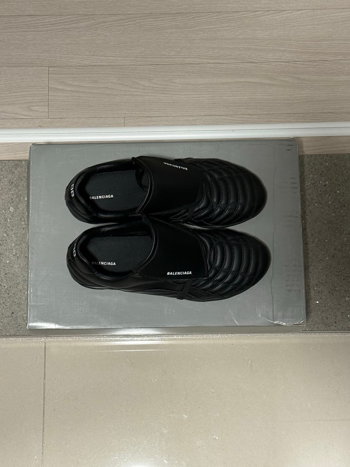 발렌시아가 사커 스니커즈 블랙 42 상품이미지2