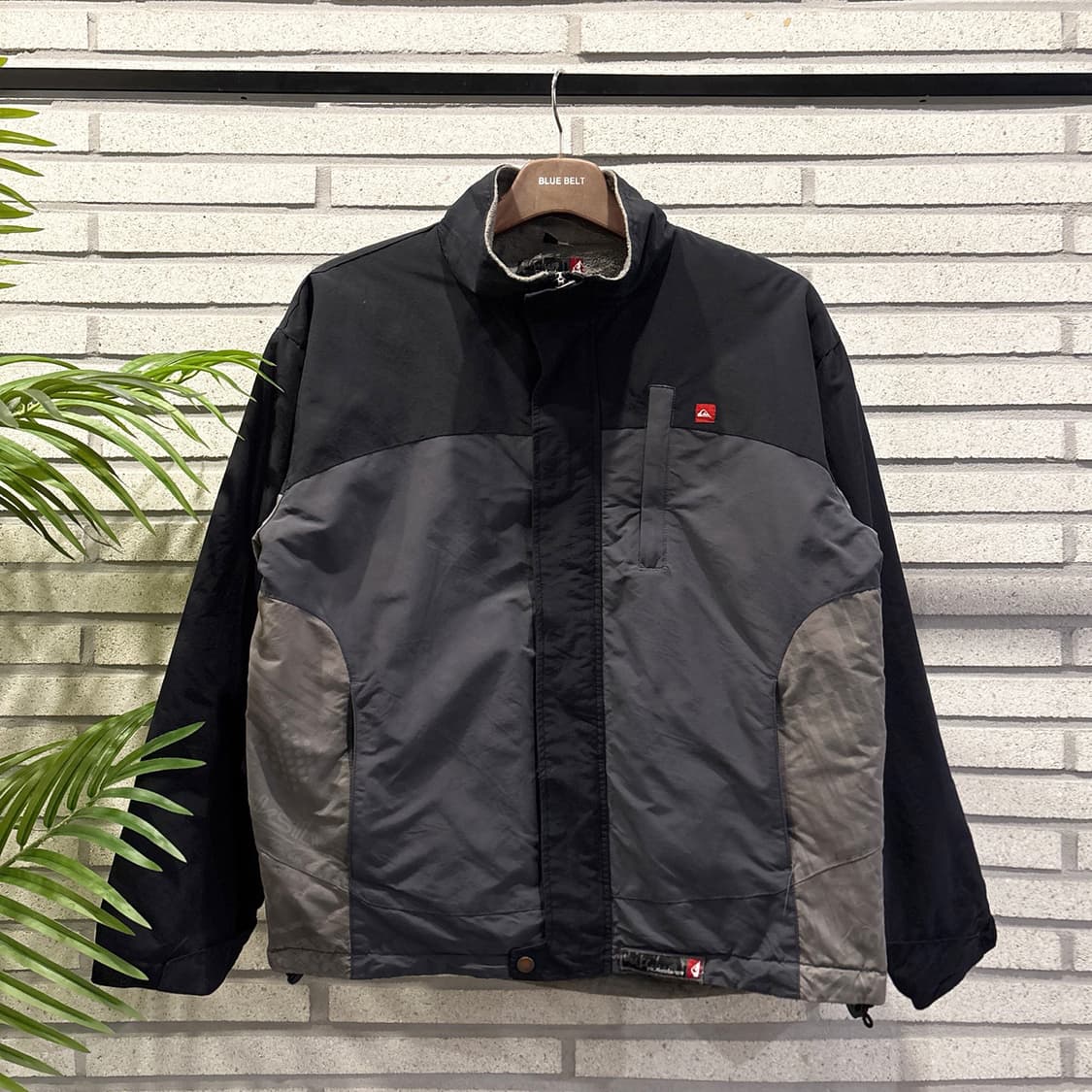 Quiksilver 테크 아웃도어 플리스 자켓 소매그래픽 컬러블럭 차콜 상품이미지2