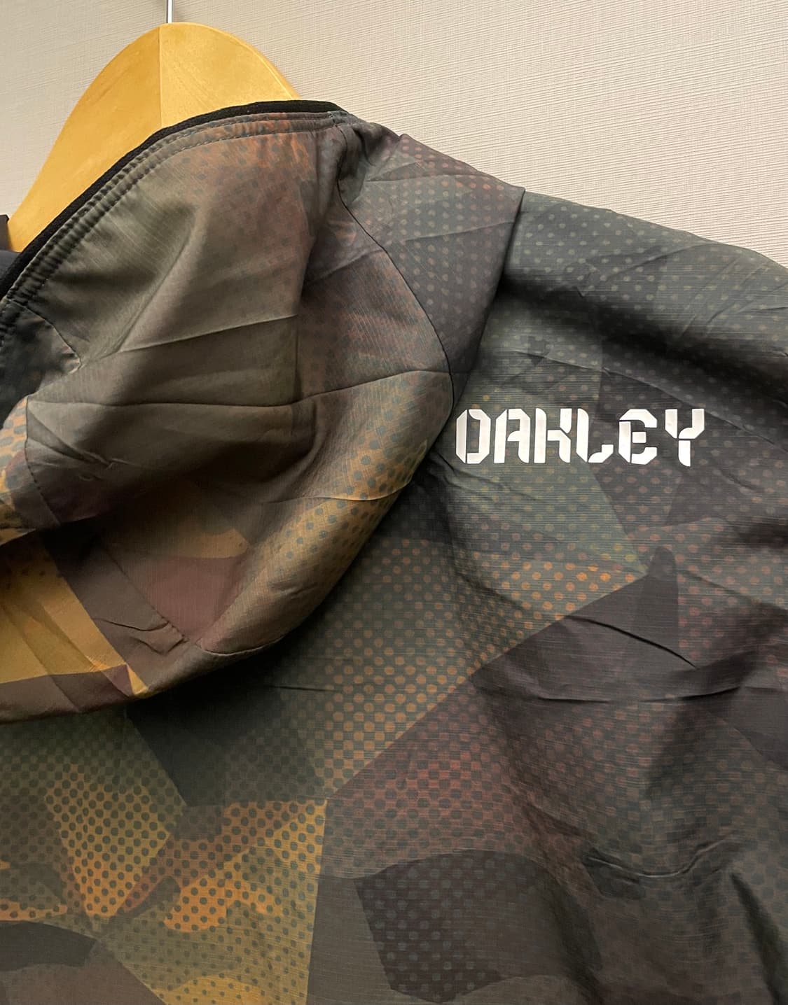 (S~M)OAKLEY 오클리 카모플라주 폴리 경량 바람막이 러닝 상품이미지7