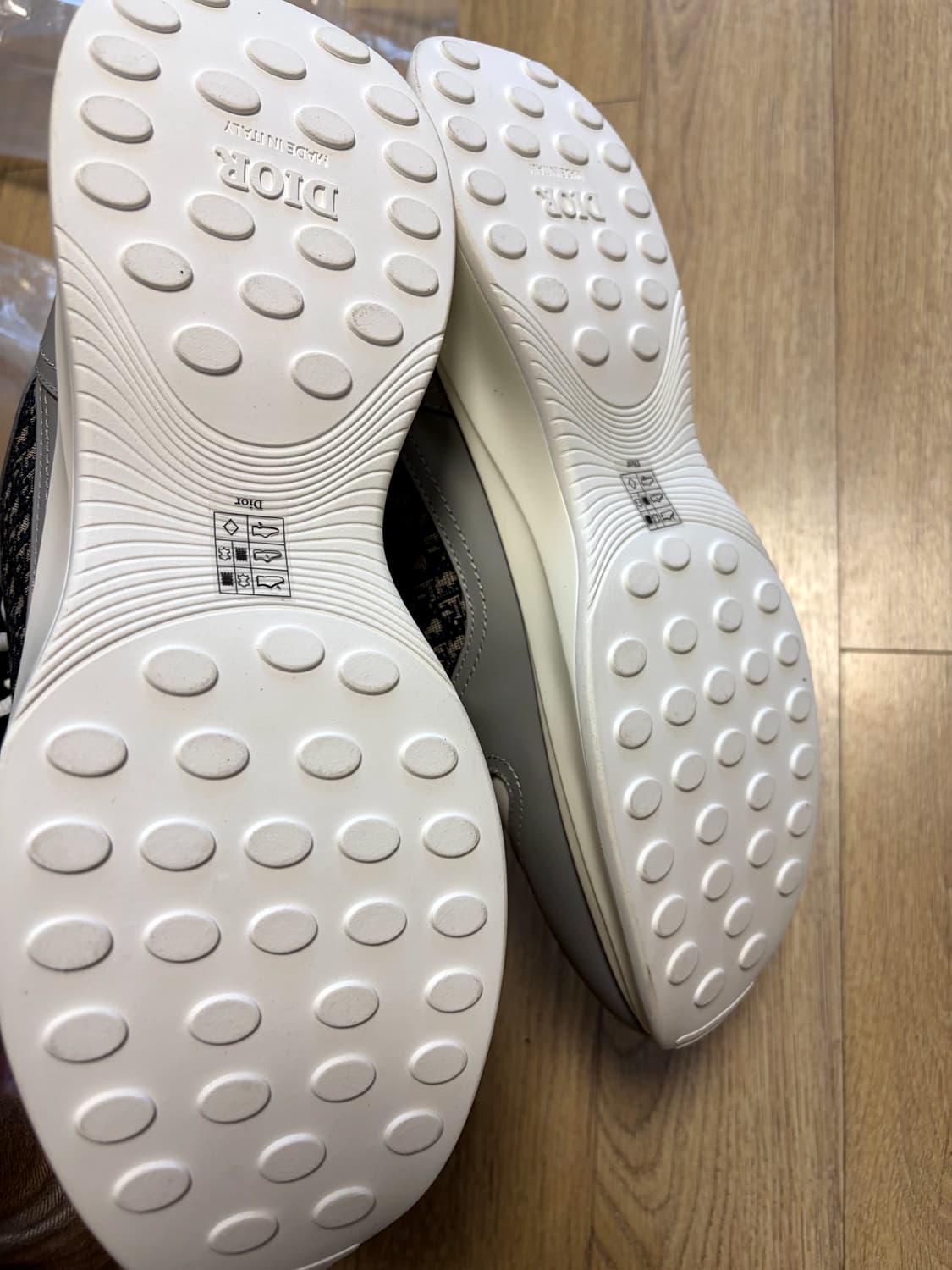 디올 새상품급 남성 스니커즈 285 상품이미지5