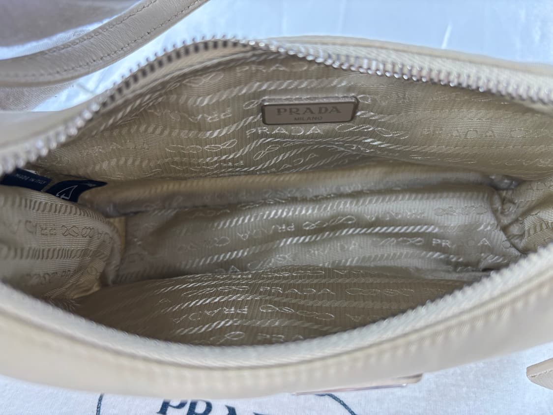 (정품)프라다 리에디션2005 나일론 숄더백 호보백 베이지 상품이미지10