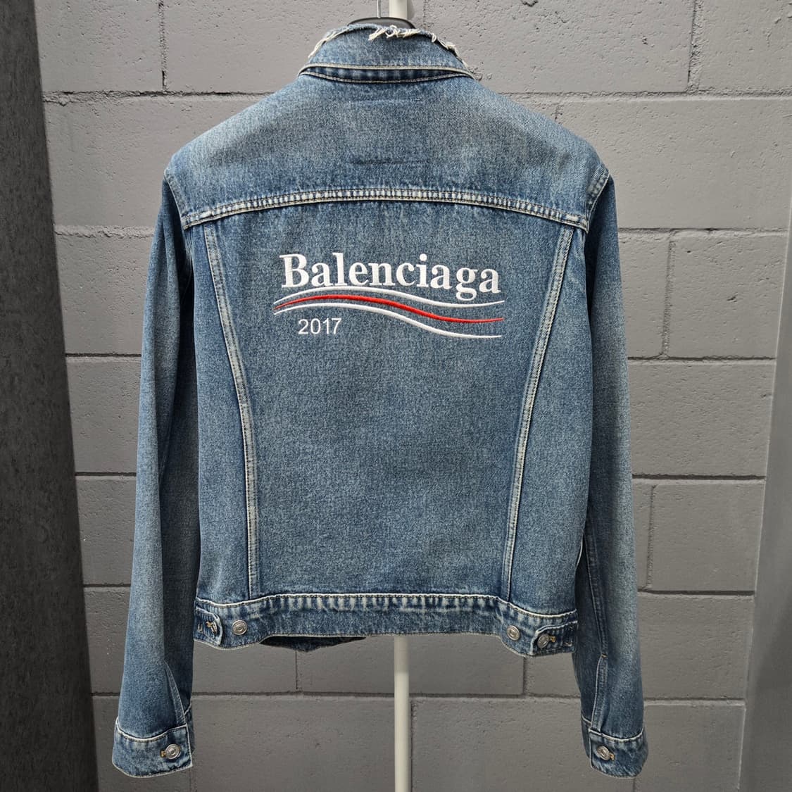 백화점판 / 발렌시아가 웨이브로고 데님 청자켓 50 상품이미지2