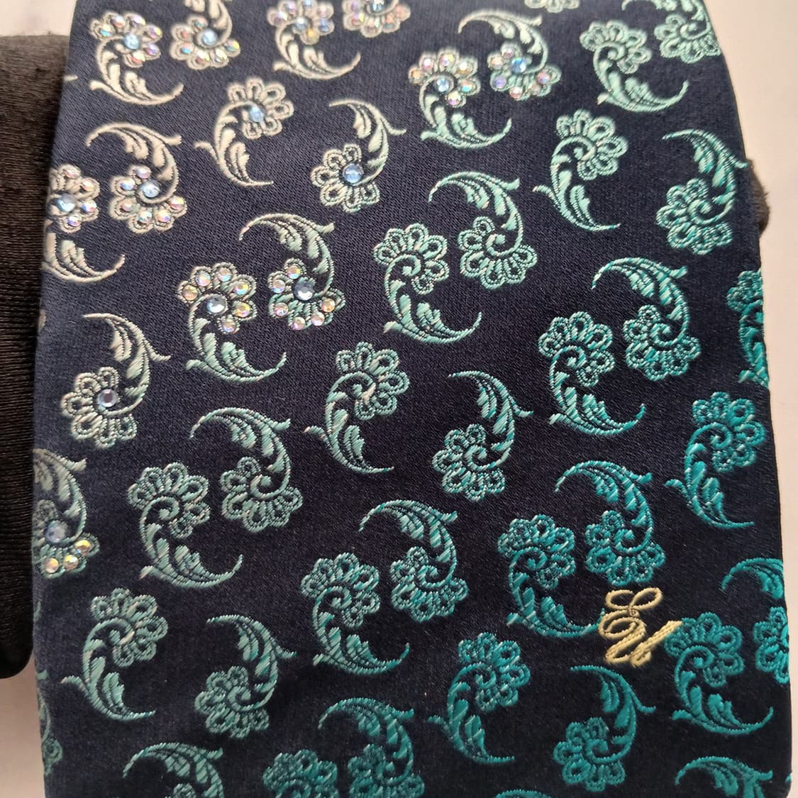 웅가로 실크 네이비 플라워 자수 넥타이 8.5cm A+등급 A18707
 상품이미지6