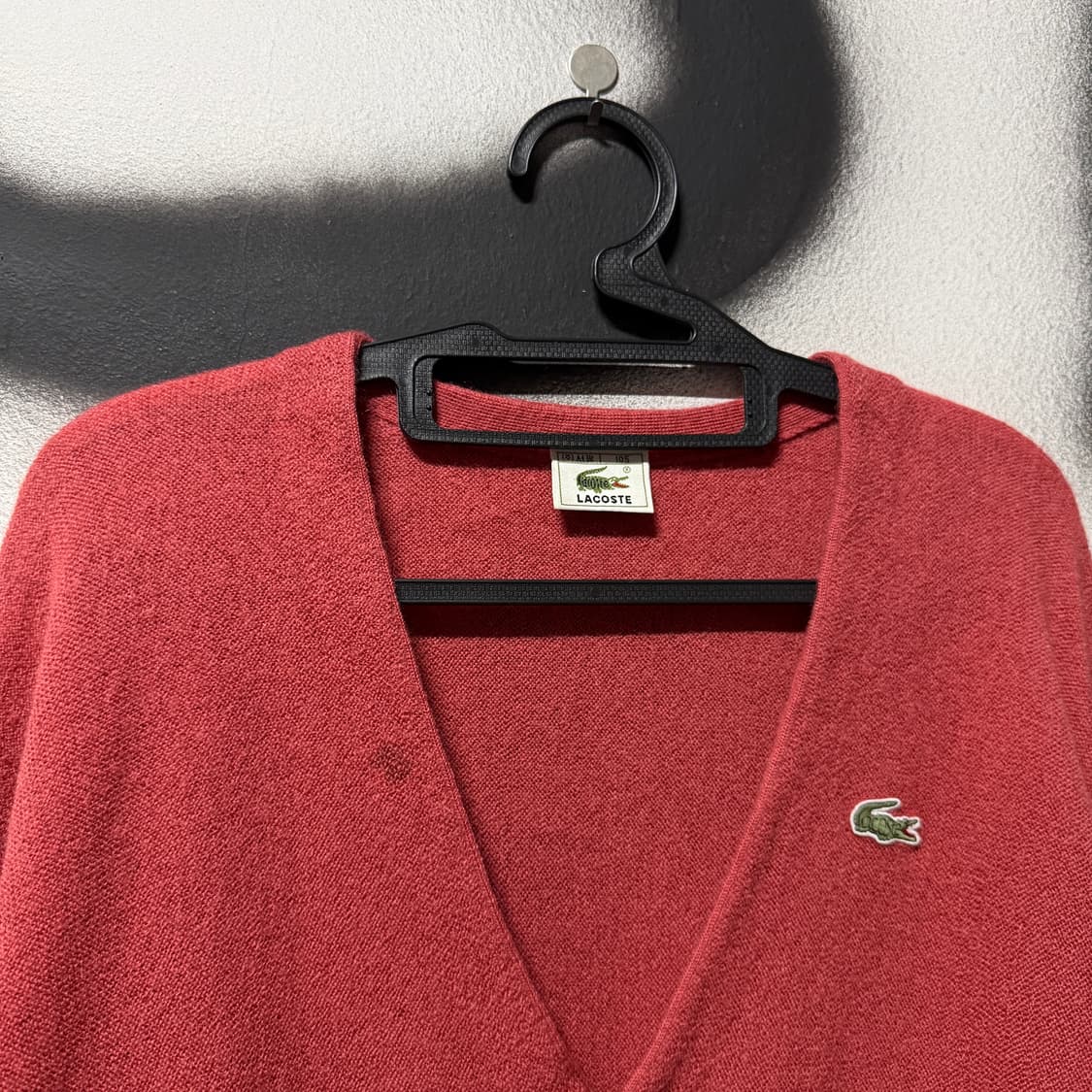 라코스테 서광 100% 버진 울 원포인트 가디건 코랄 상품이미지3