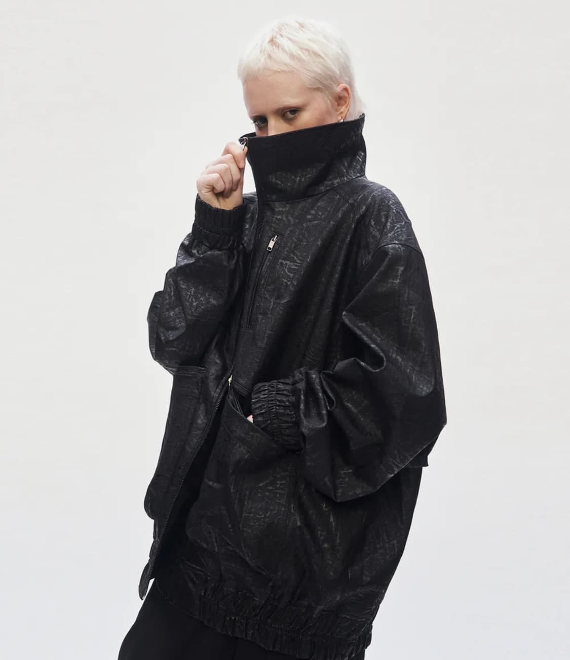 트리밍버드 하이넥 크랙 레더 블루종 블랙 상품이미지2