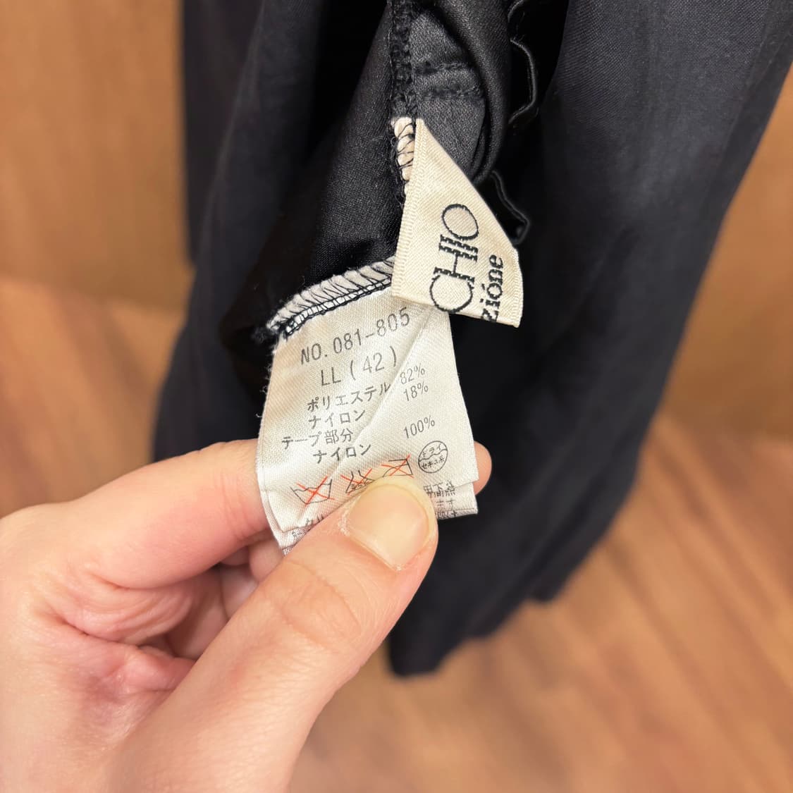 스피치오 싱글 코트 세로 플리츠 텍스처 소매 스트랩 포켓 디테일 블랙 상품이미지7