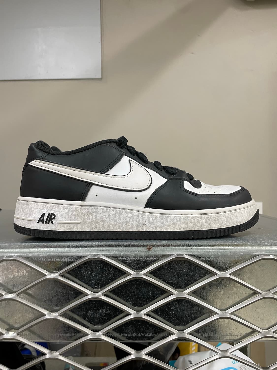 나이키 에어포스1 LV8 2 블랙화이트 250 (gr-4685) 상품이미지4