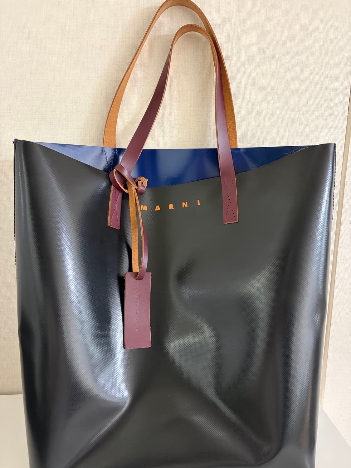 마르니 투톤 토트백 블랙/블루 상품이미지1