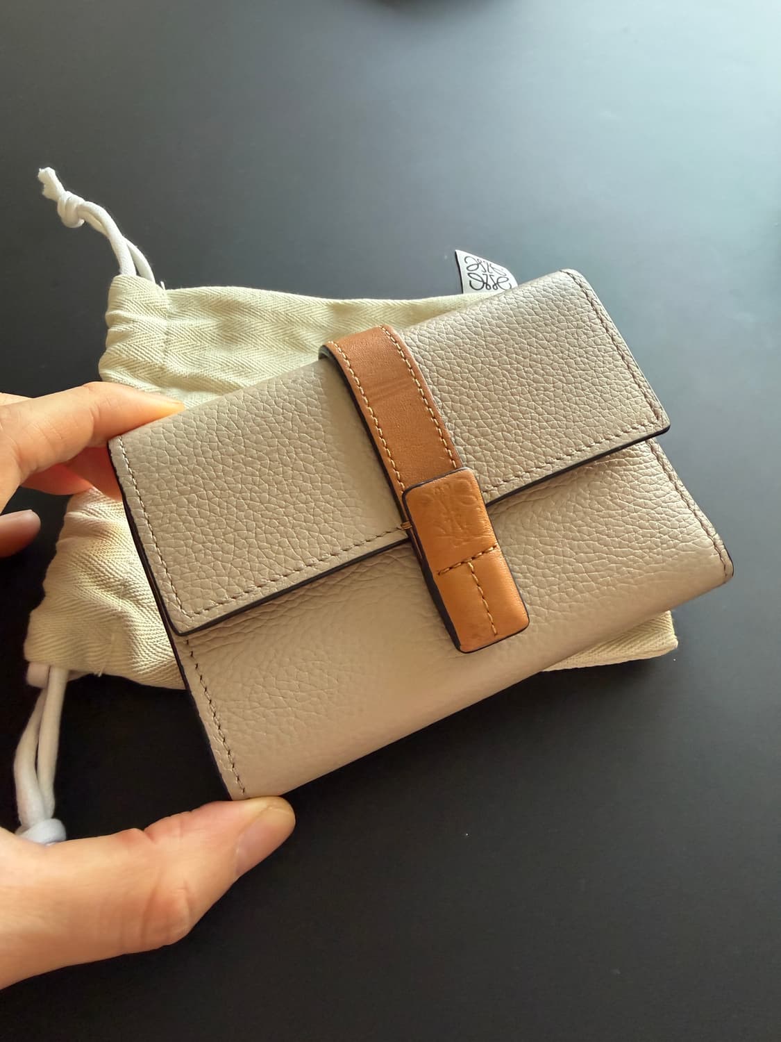 Loewe Small vertical wallet  상품이미지4