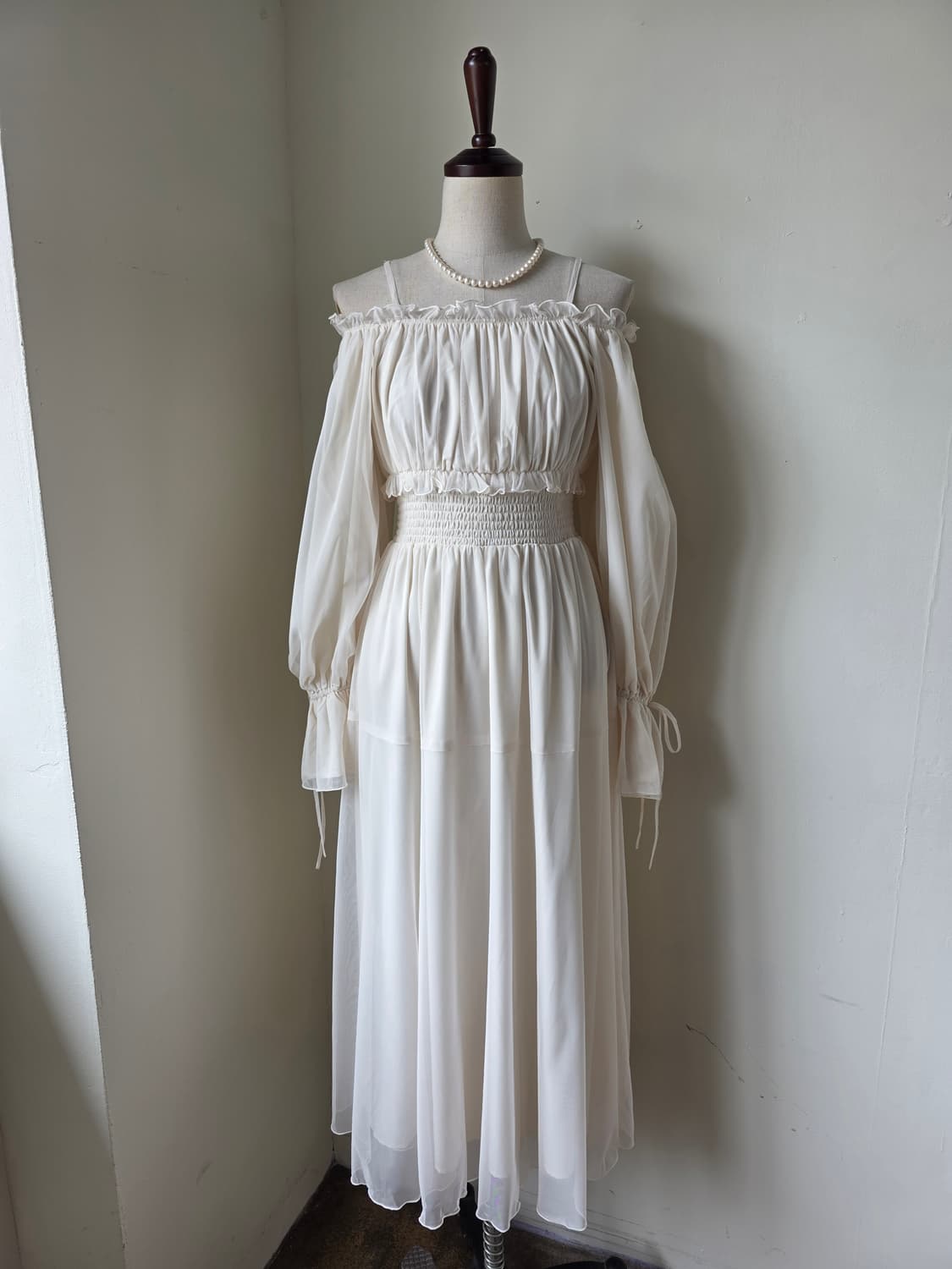 아이보리 프릴 쉬폰 롱 원피스  상품이미지2