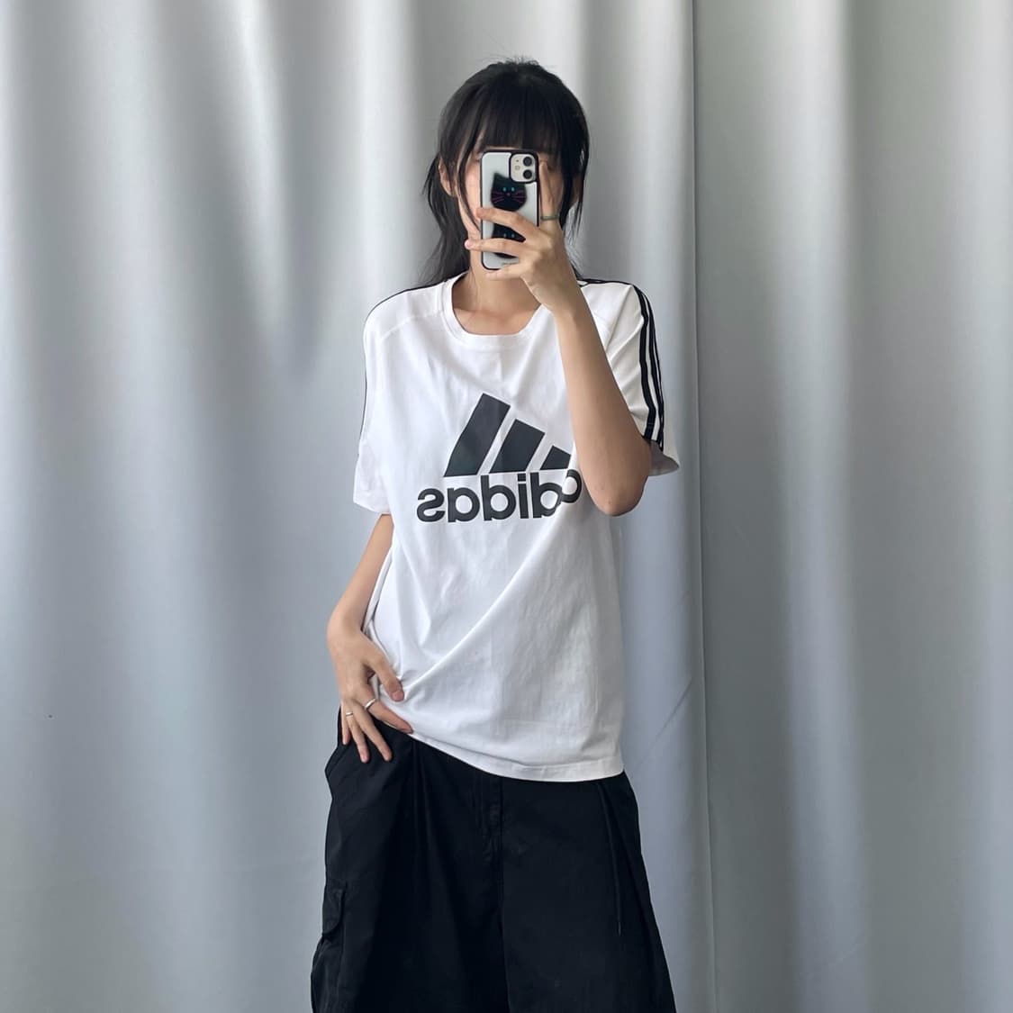 아디다스 루즈핏 빅로고 화이트 하프티셔츠  상품이미지1