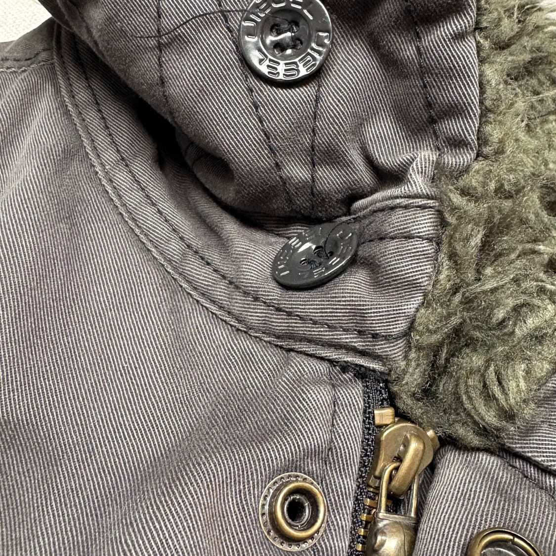 디젤 아카이브 한정 퍼 포인트 카라 재규어 지퍼 포인트 패딩 자켓 상품이미지3