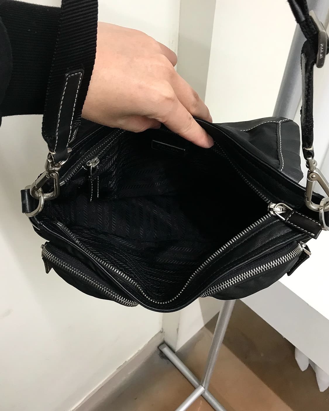 프라다 포코노 버클 크로스백 가방 상품이미지6