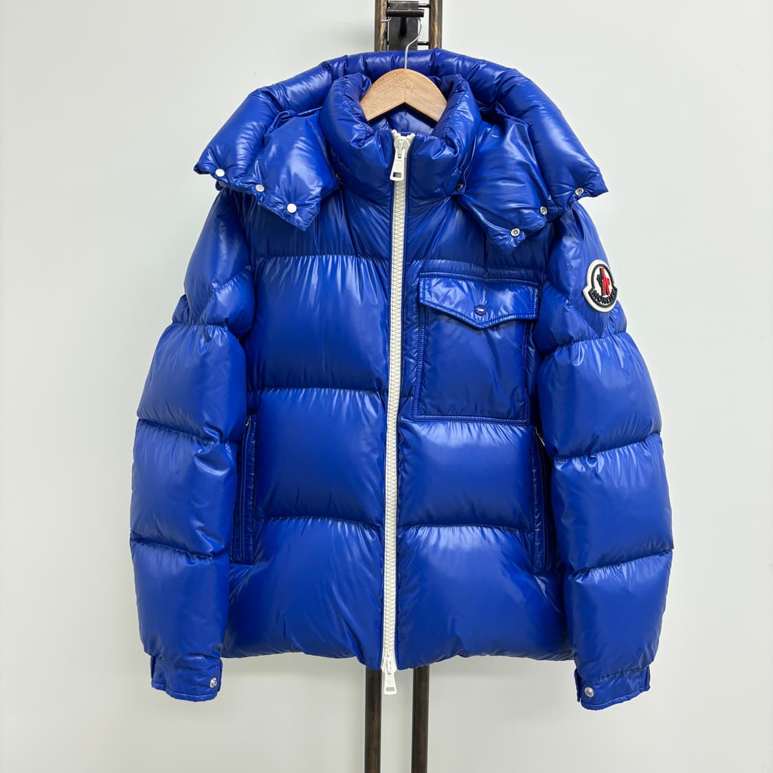 [3]몽클레어 빅로고 후드 패딩 상품이미지1