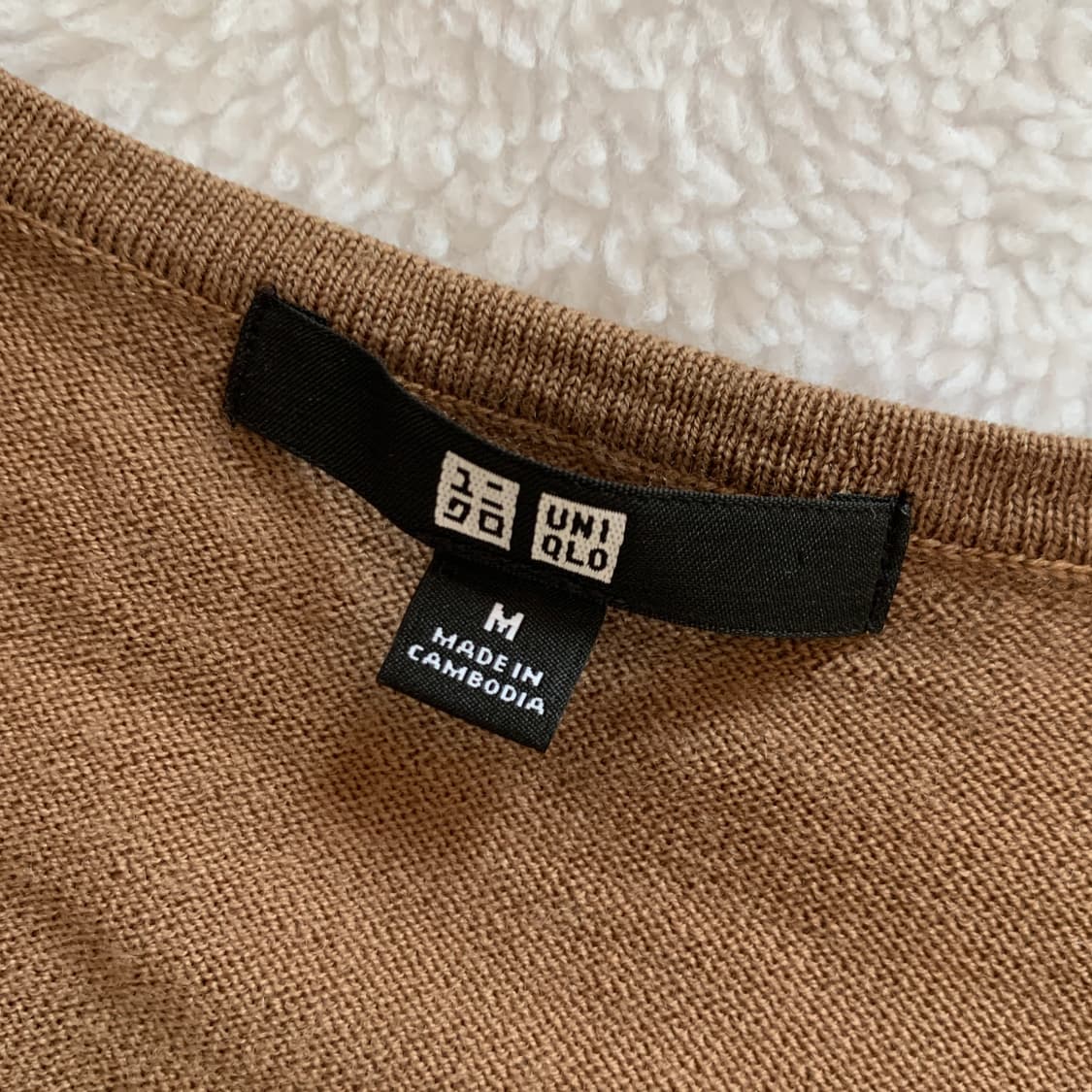 일본 유니클로 울 100  브이넥 니트 상품이미지5