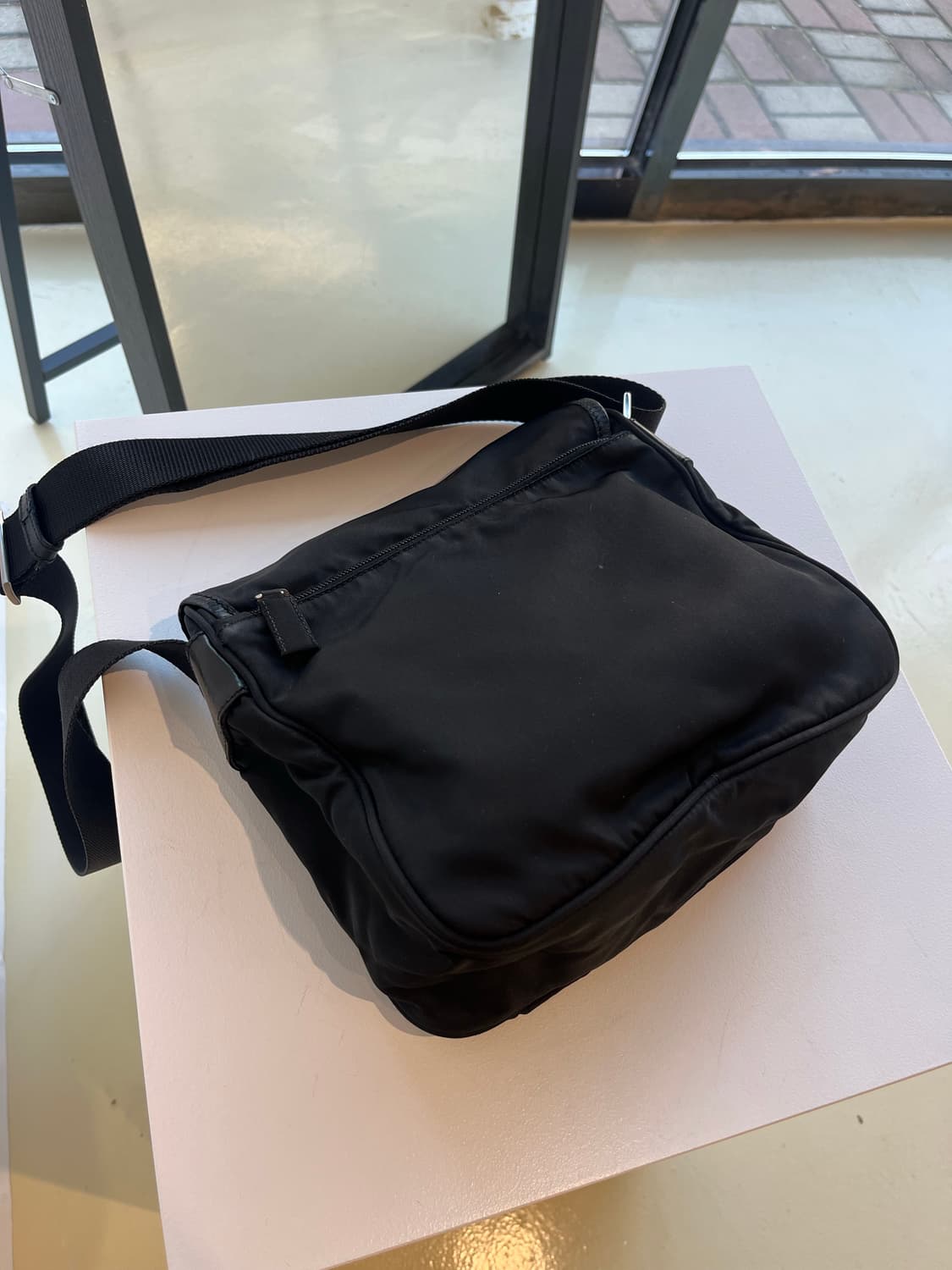 프라다 미니 메신저백 크로스백 주우재백 상품이미지7