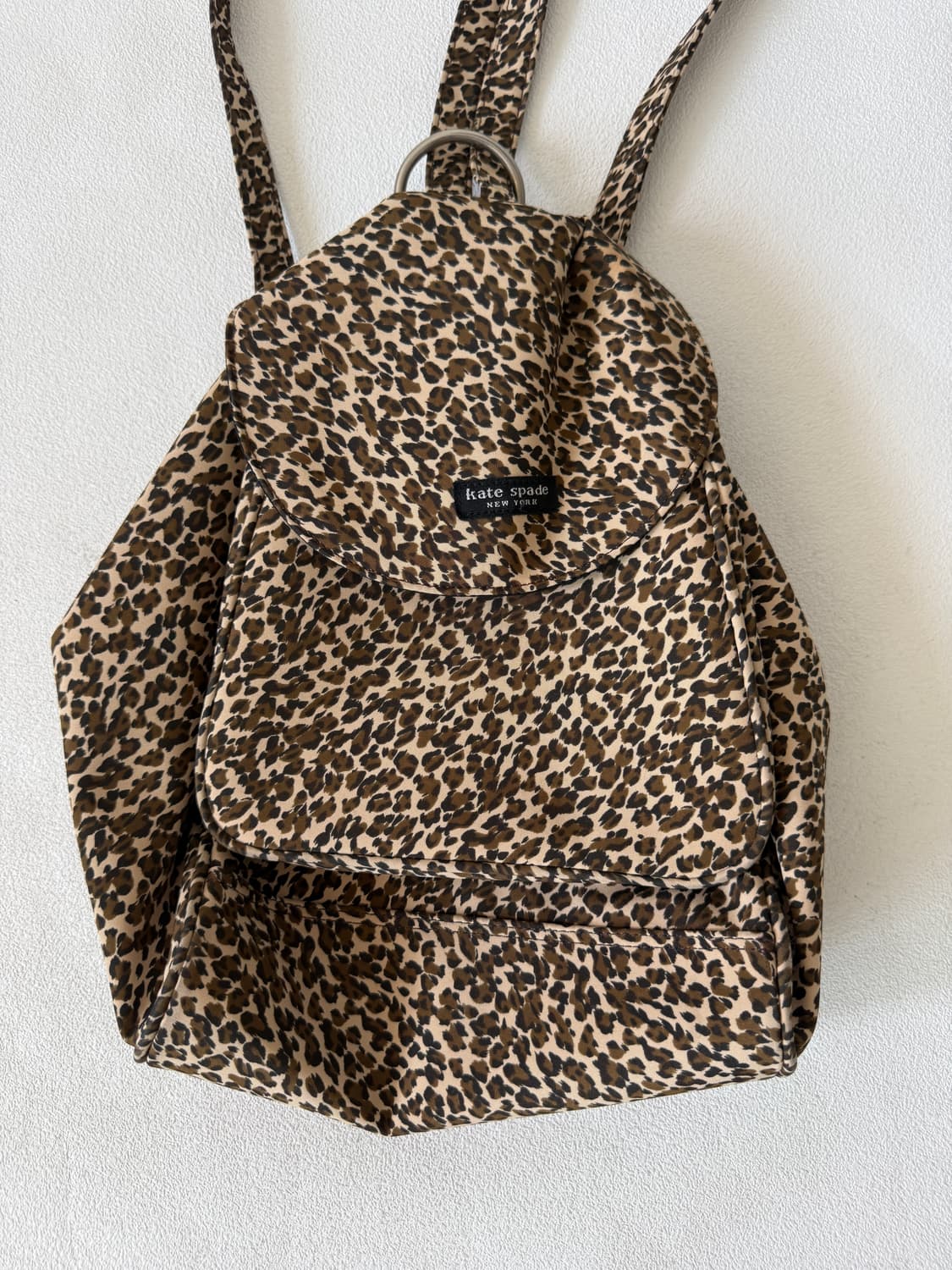 케이트스페이드(kate spade) 레오파드 슬링 백팩 상품이미지2