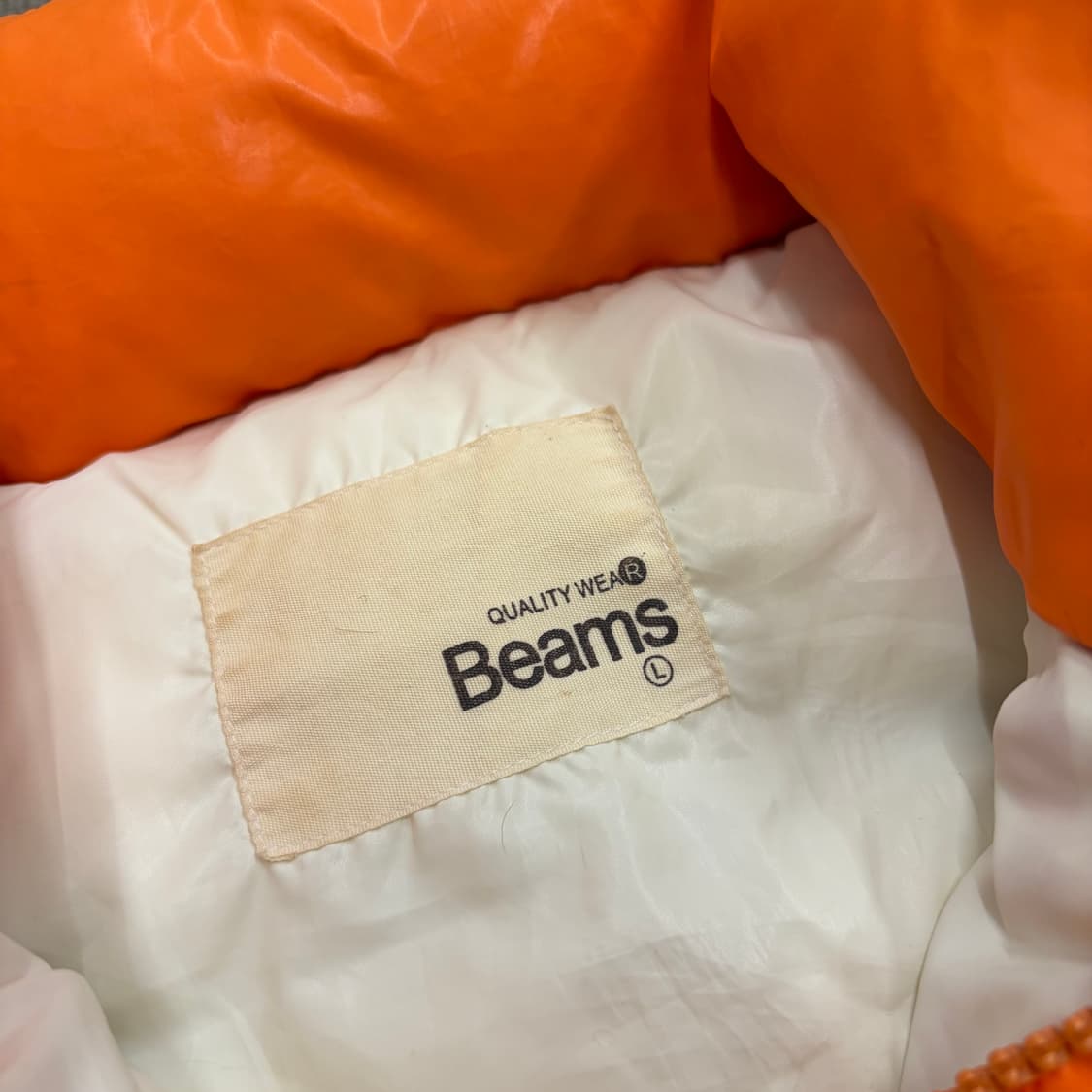 beams 빔즈 유광 다운 패딩 베스트  상품이미지3