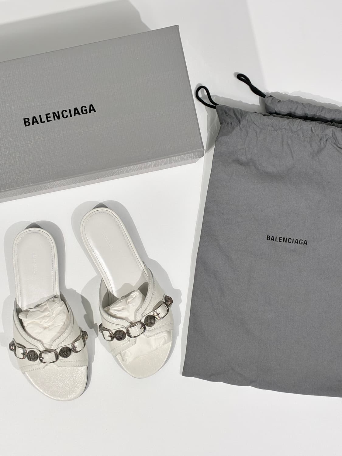 발렌시아가 카골 레더 플랫 샌들 뮬 화이트 상품이미지5