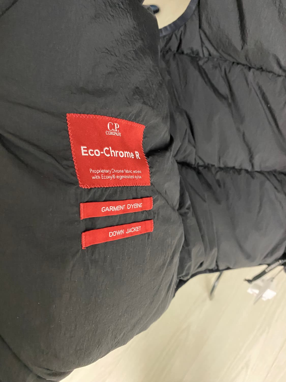 cp컴퍼니 24fw 에코크롬 패딩조끼 L사이즈 상품이미지6