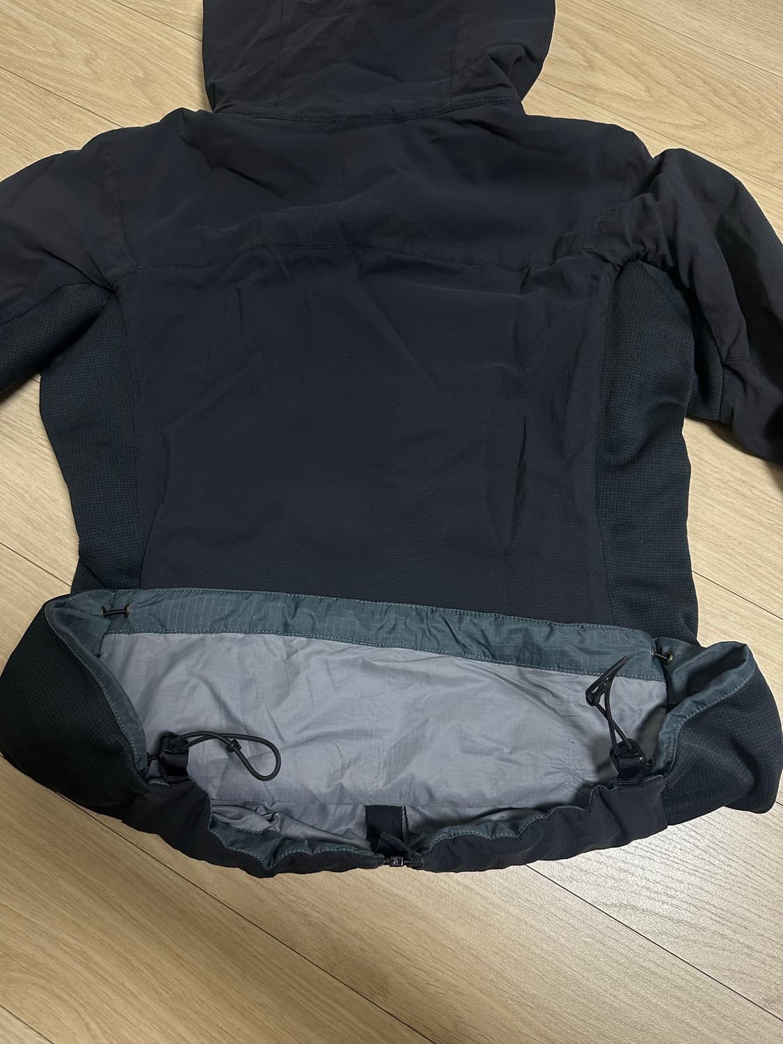 아크테릭스 유럽판 누빔 바람막이 xs 44-55 상품이미지7