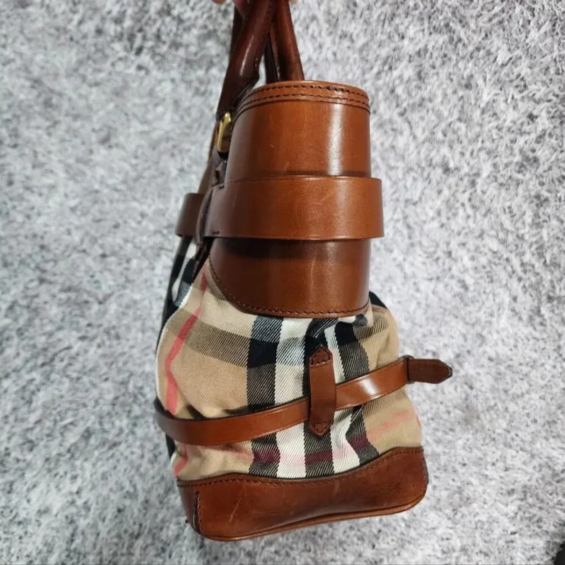 버버리 카프스헤이마켓 체크 토트백 상품이미지3