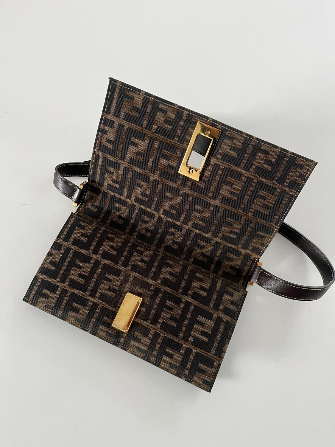 FENDI 펜디 FF 자카드 주카 로고 바게트 숄더백 상품이미지7