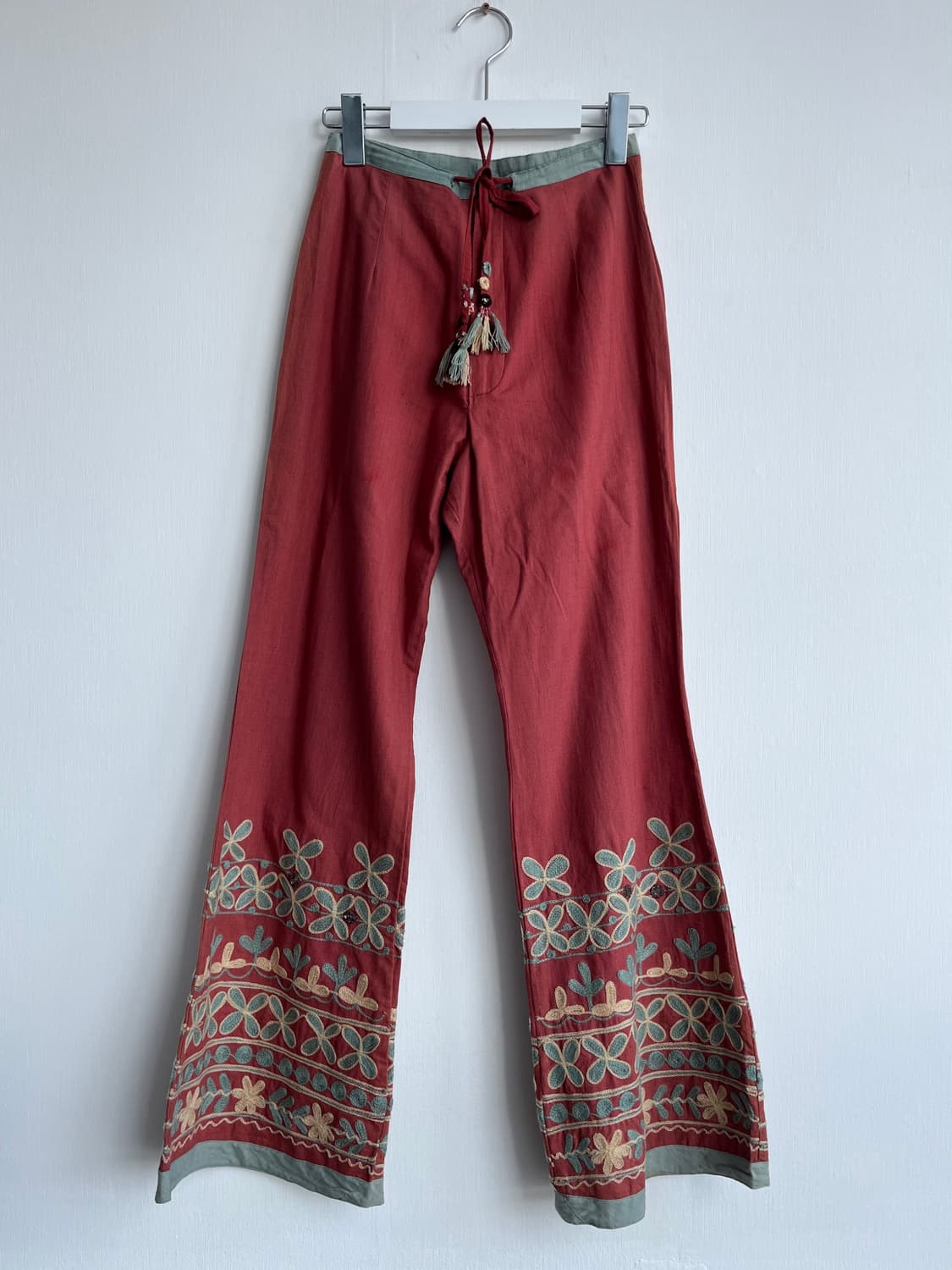 린넨 버건디 자수 팬츠 상품이미지1