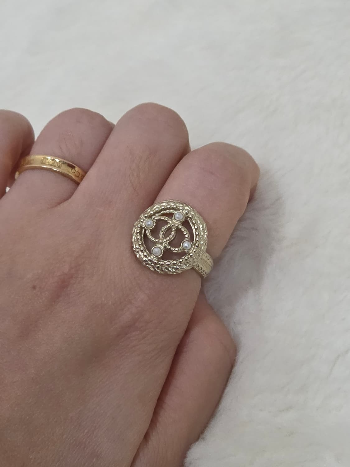 샤넬 진주 CC 로고 꼬임 반지 (A18C 2018년식/상태최상/희귀) 상품이미지6
