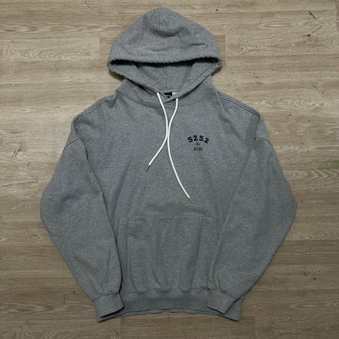 OiOi 오아이오아이 남여공용 로고 후드티 [그레이] L/100 상품이미지1