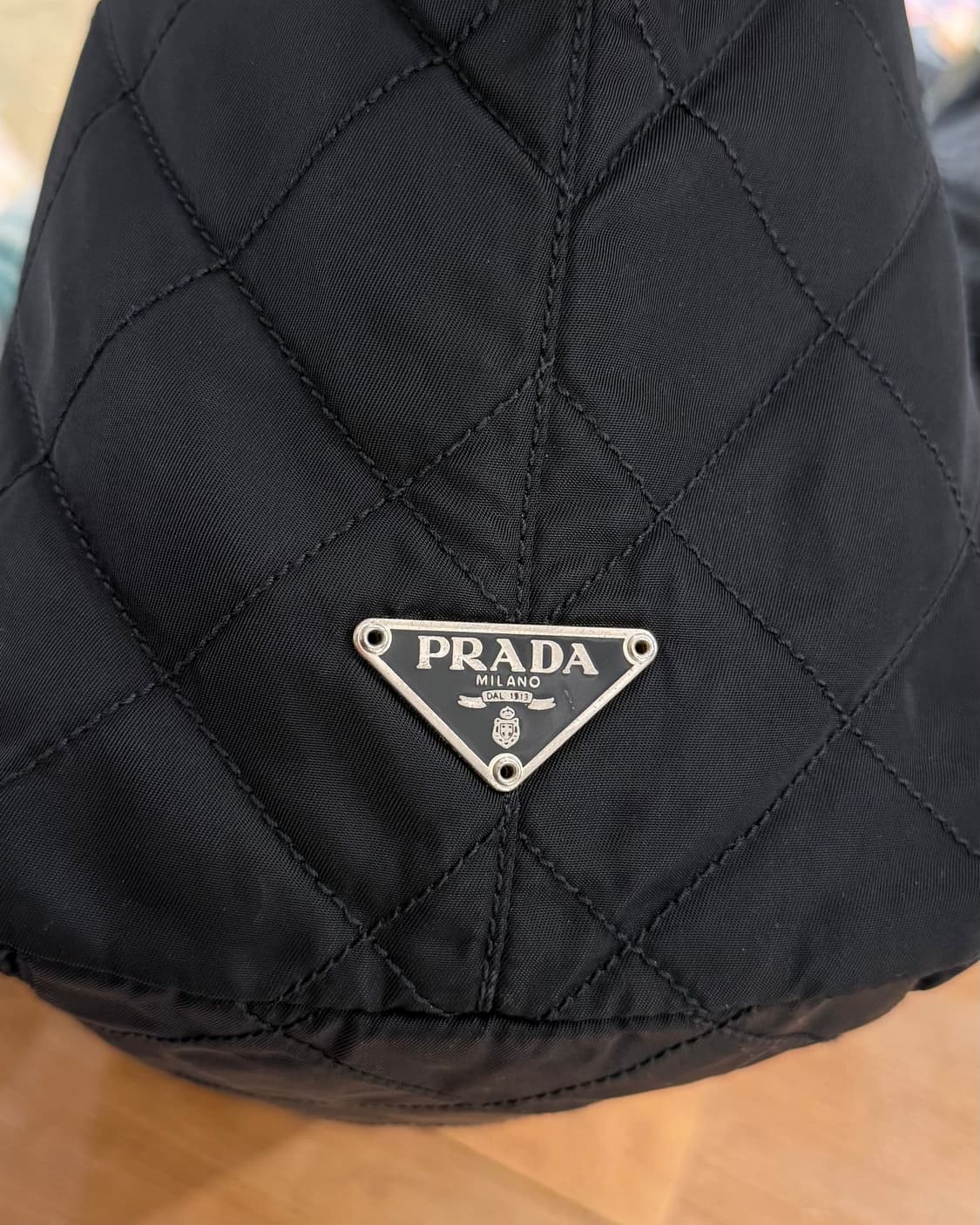 프라다 블랙 나일론 레더 퀼팅 트라이앵글 로고 토트백 상품이미지6