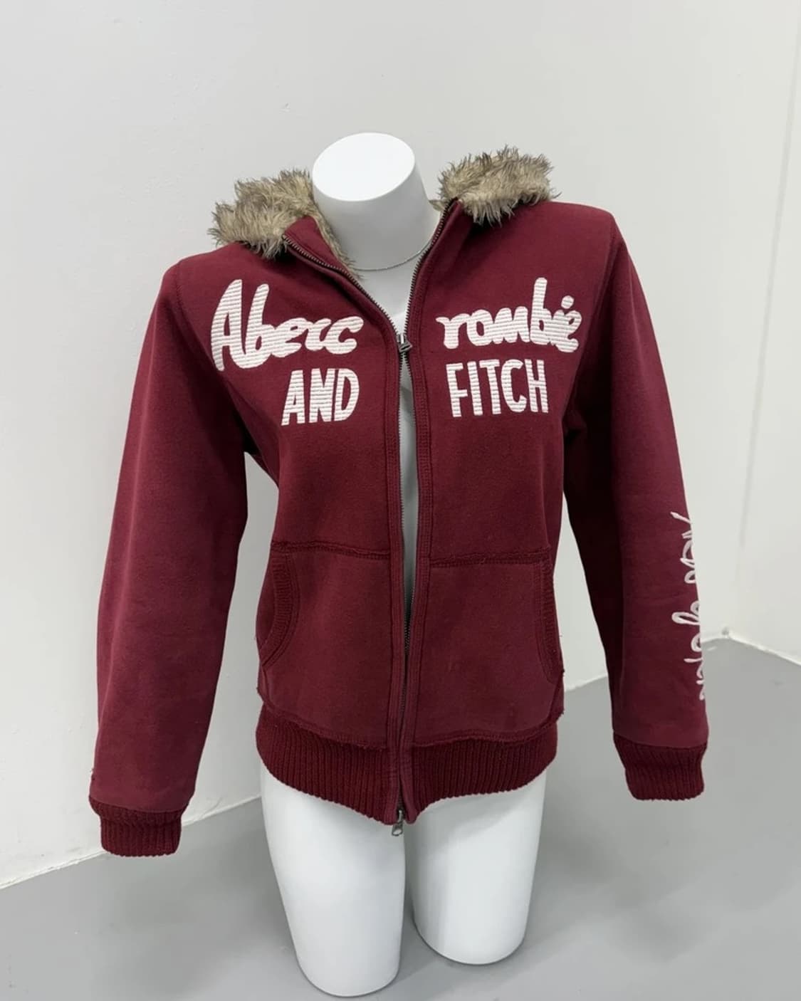 Abercrombie Wolf Logo Fur Lined Hoodie 상품이미지6